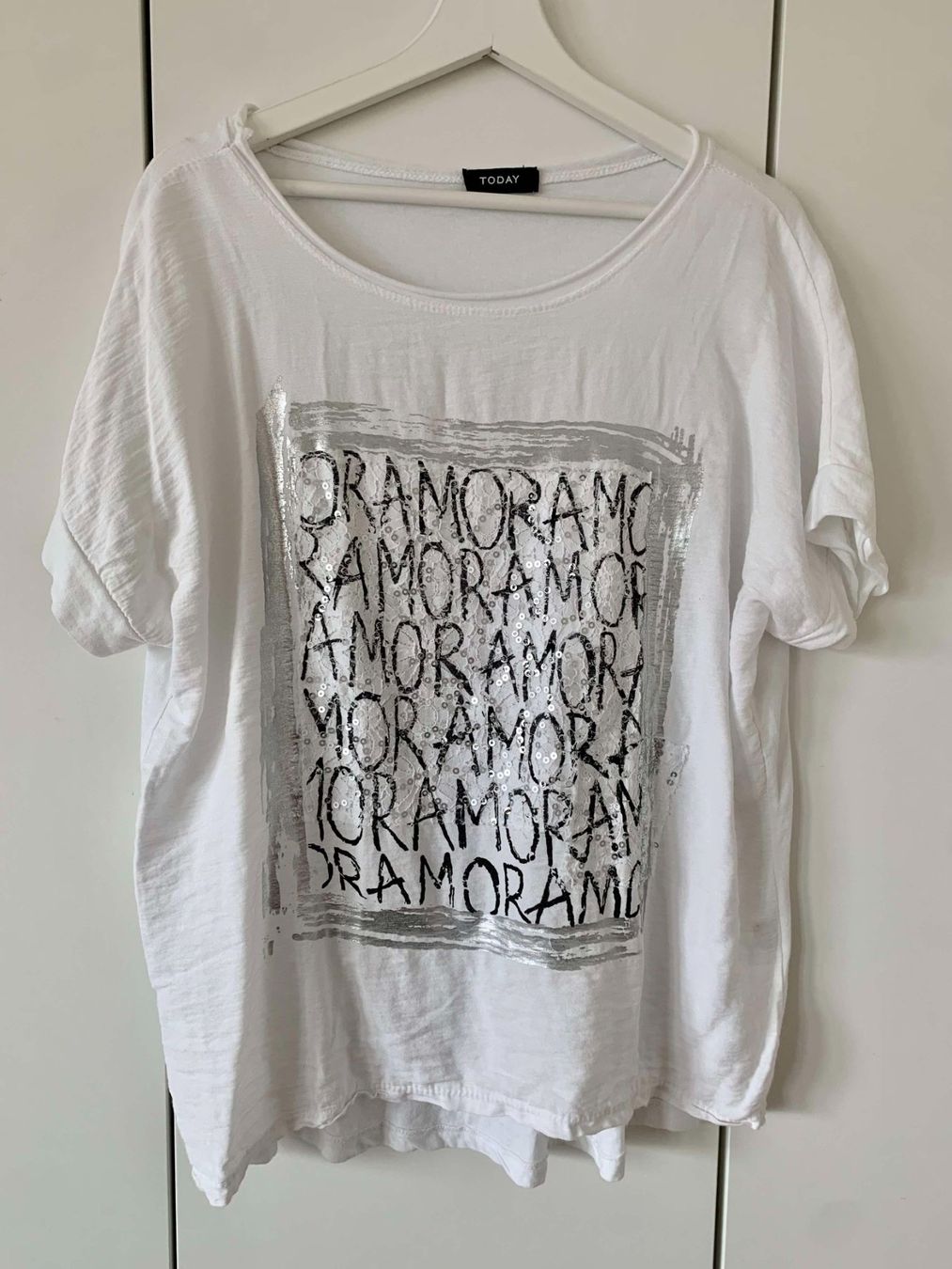 T-Shirts: Lockeres Amor T-Shirt Gr. S – Gebraucht aus Thalwil von san_685y