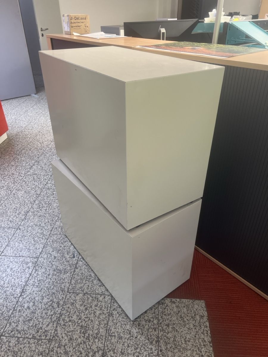 Contenitori edile: Metall-Schreibtischkorpus 4 Schubladen – Usato da Hundwil venduto da panzermech 8