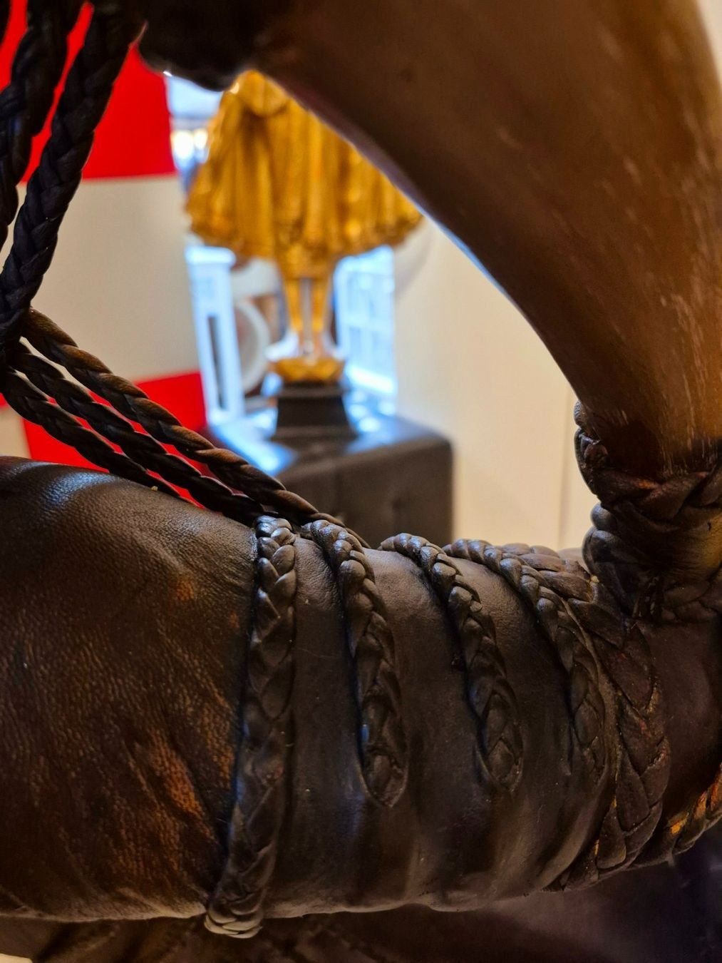 Poltrone: Extravaganter Leder - Horn -Sessel aus Essaouria – Usato da Schafhausen im Emmental venduto da Herzrose 6