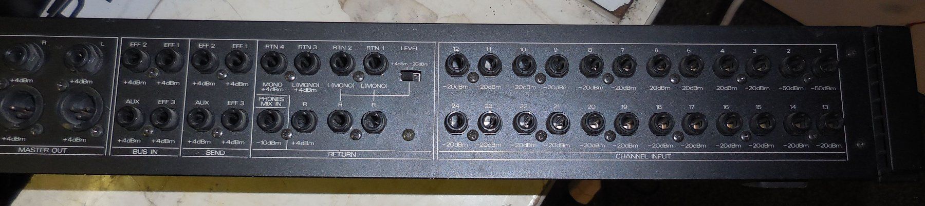Roland Console di mixaggio: Roland M-240 Line-Mixer – Usato da Männedorf venduto da livesteam 4