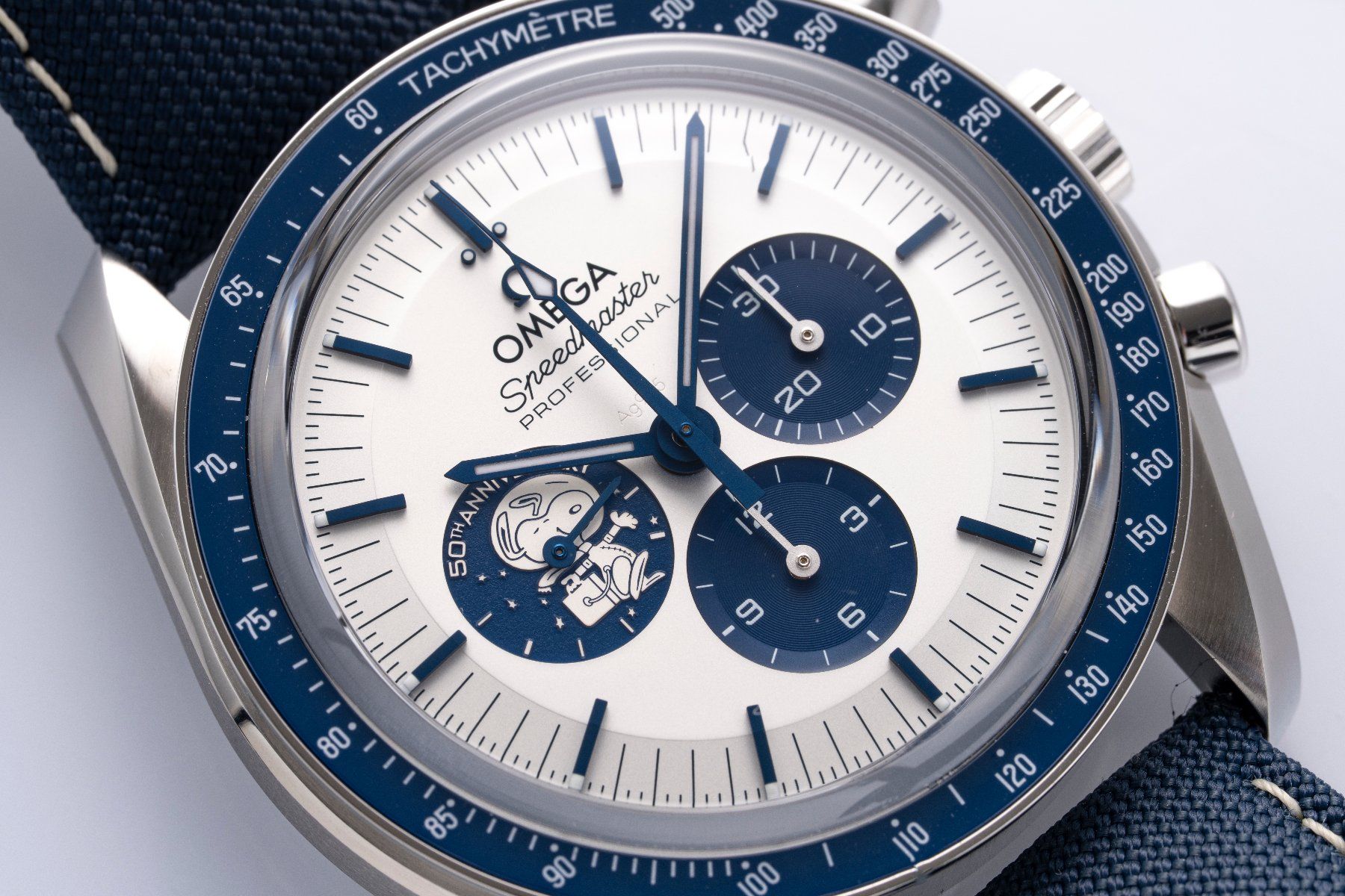 Omega Uhren: Omega Speedmaster Snoopy NEW CH-2022! – Neu und originalverpackt aus Sursee von itimely