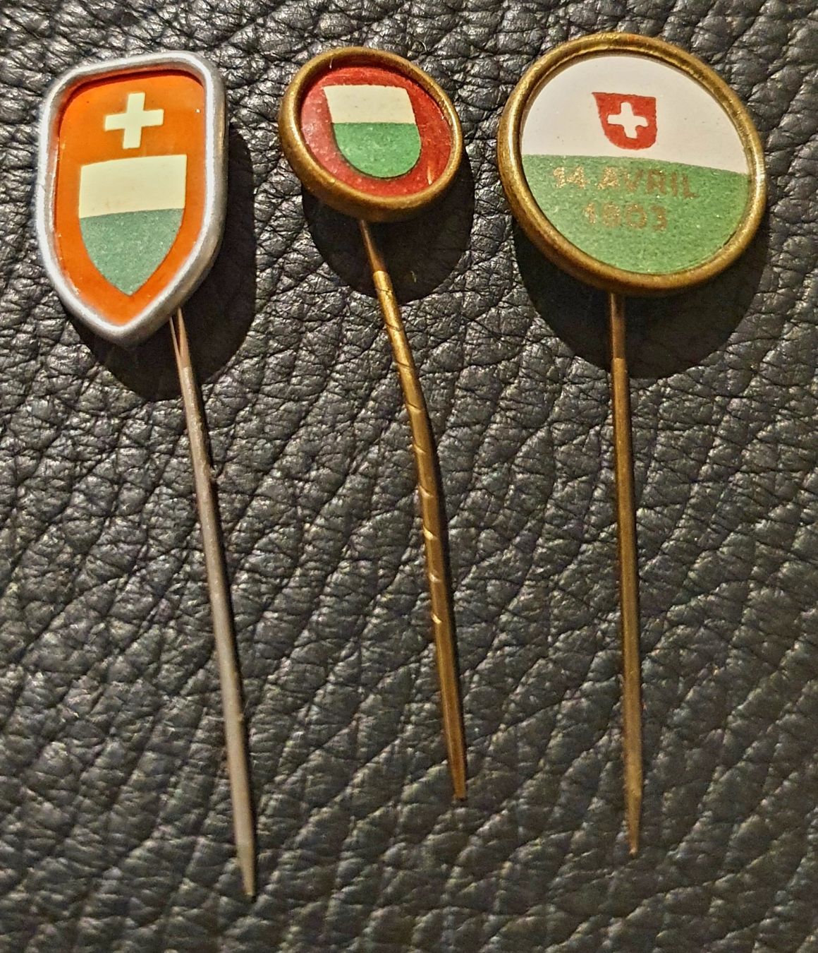 Placchette & Badge: 3 Abzeichen Kanton Waadt – Usato da Egerkingen venduto da Acc1