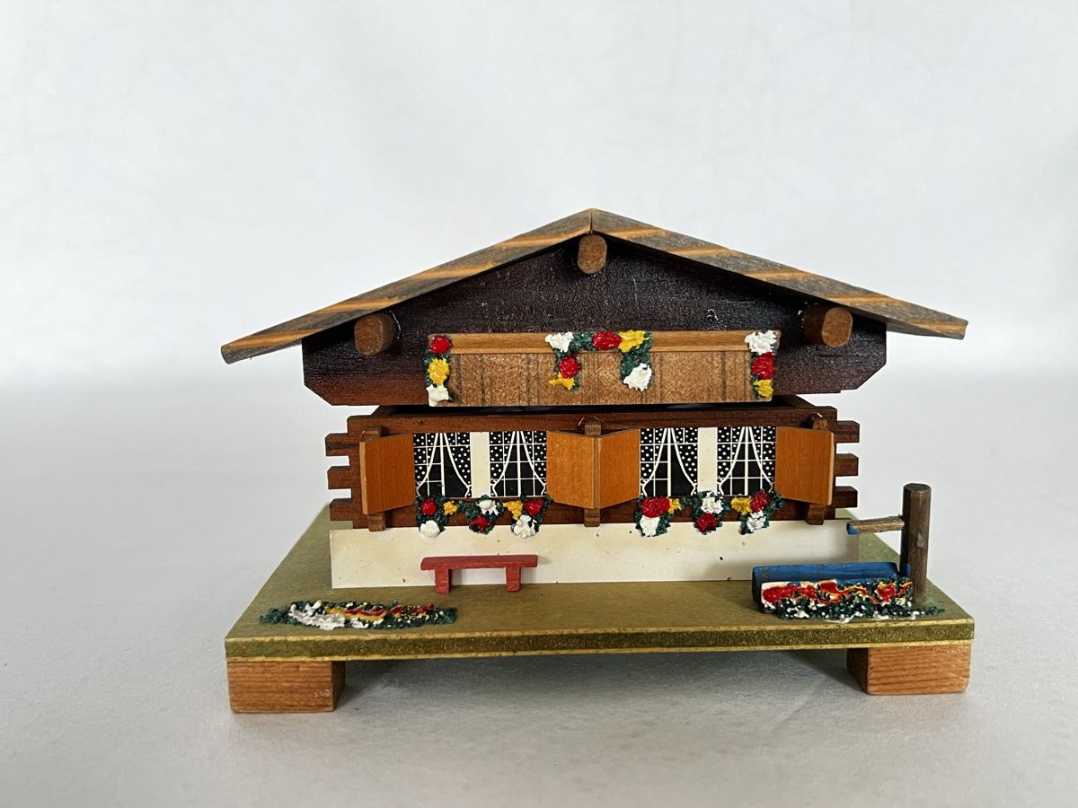 Carillon: Musikdose,Chalet,Schweiz,Le Carillon – Usato da Moehlin venduto da Balirain