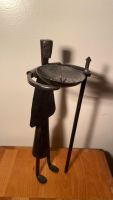 Skulptur Kerzenständer Eisen Mann mit Stab, Vintage