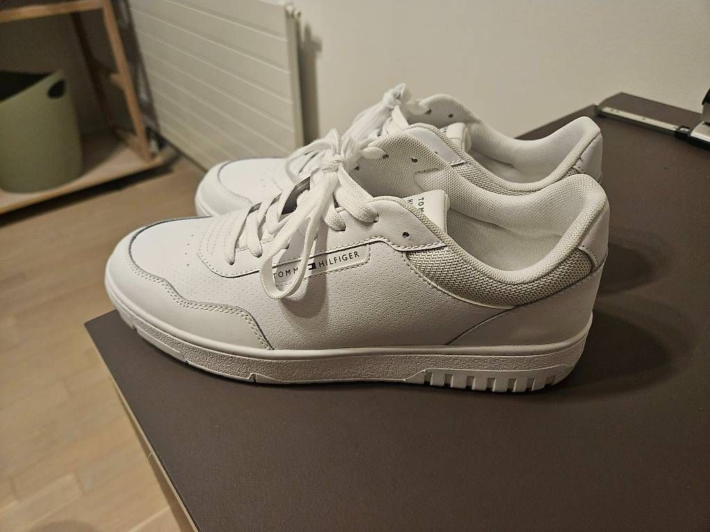 Scarpe da uomo: Neuer Hilfiger Sneaker weiss – Usato da Aesch BL venduto da Kart56 2