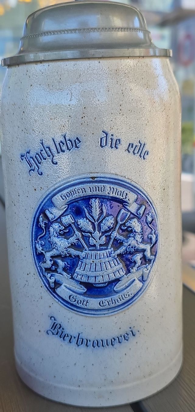 Gläser: Bierkrug Keramik mit Zinndeckel Verziert – Gebraucht aus Arbon von MadameLuLa9320