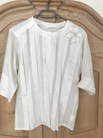 Leinenbluse/neu/ Gr. 42, mit Falten