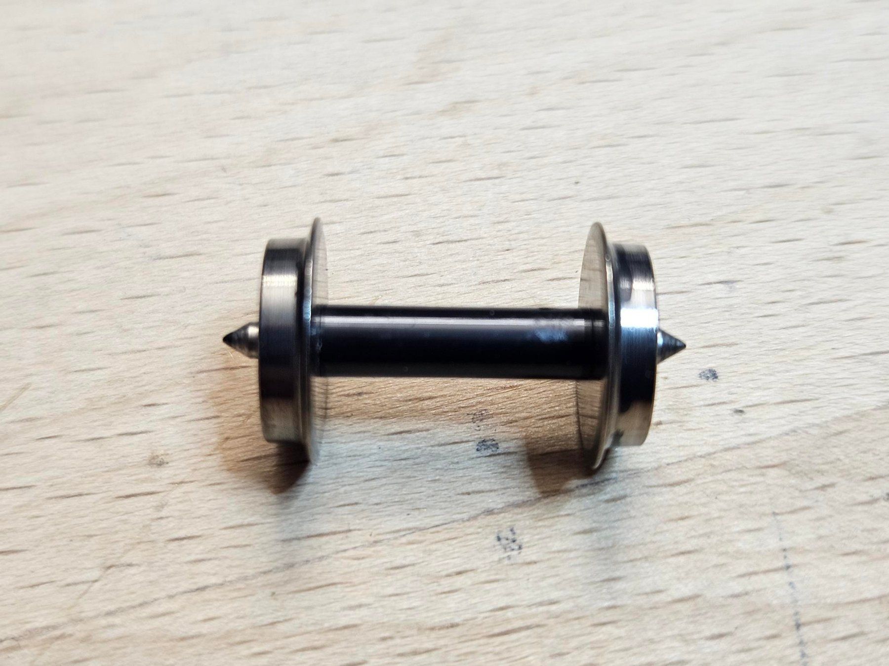 Roco Modellini di ferrovie: Roco Radsatz 40193 / 11mm / mit geteilter Achse – Usato da Ins venduto da oebb1044 1