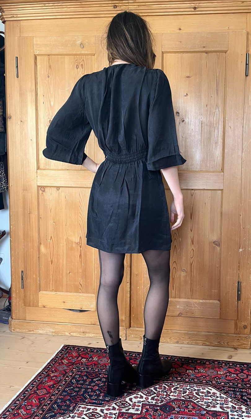 Zara Vestiti: Robe noire manches évasées Zara – Usato da Corserey venduto da Matahari91 1