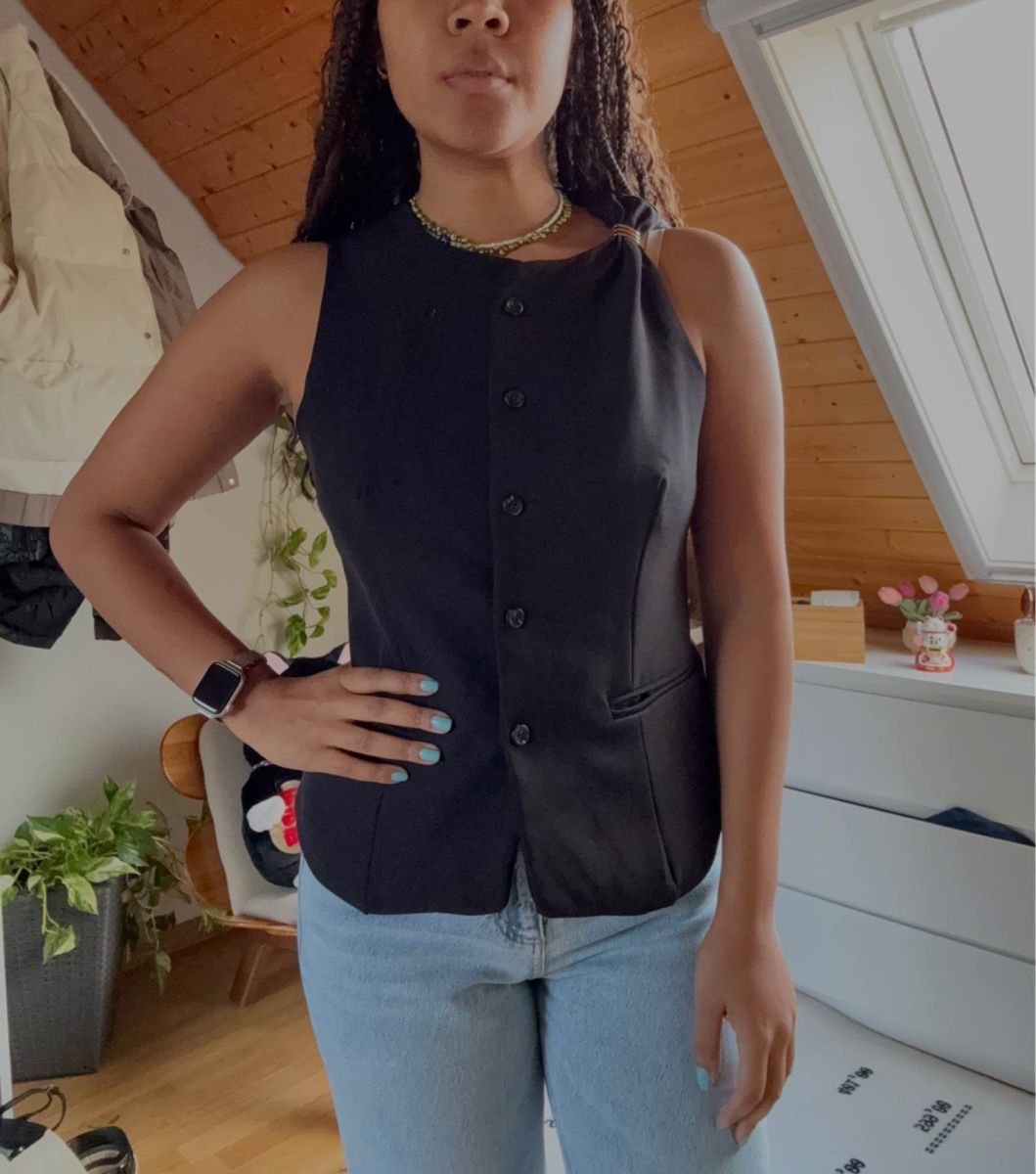 Zara Tops: Elegante schwarze Damenweste – Gebraucht aus Winterthur von Flomiverse 1
