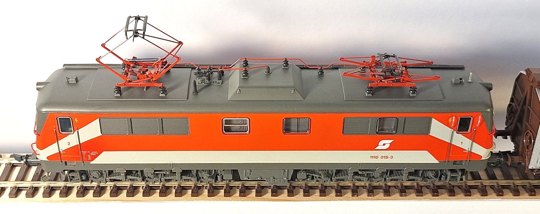 Roco Modellini di ferrovie: ÖBB 1110 mit Güterzug – Usato da Bern venduto da BahnliebhaberRe420 5