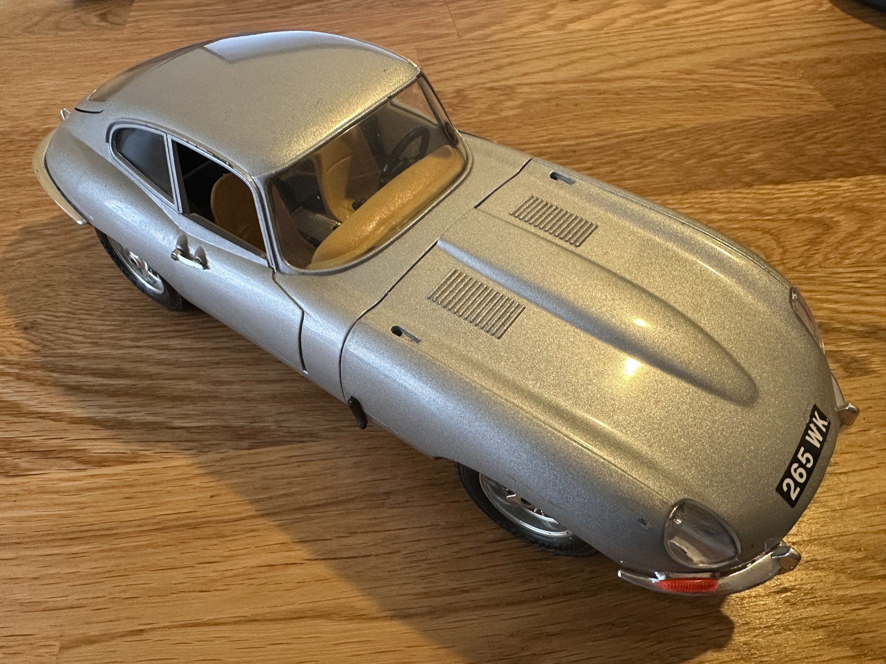 Bburago Modellini d'auto: Bburago E-Type Jaguar Silber 1:18 – Usato da Lausanne venduto da brixton 6