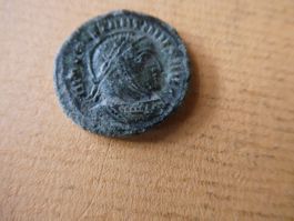 uralte Bronzemünze 18 mm  3.06  g