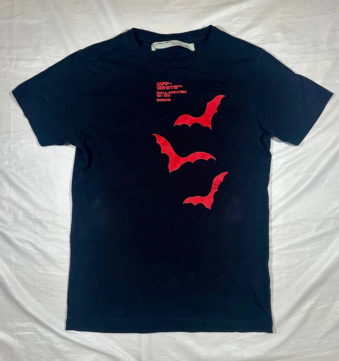 Off-White T-Shirts: Off white T-shirt  – Gebraucht aus Pfäffikon ZH von Nataliia.