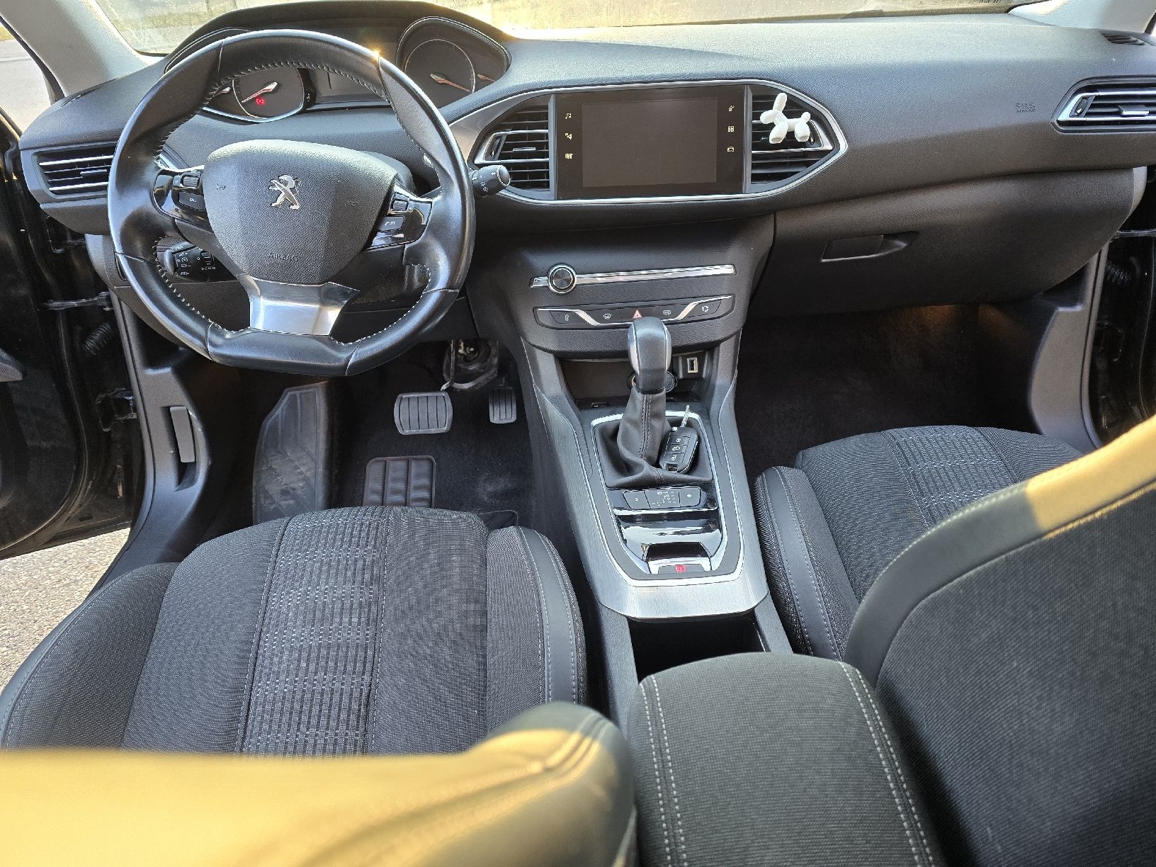 Peugeot Automobili: peugeot 308 1.2i stt – Usato da Winterthur venduto da AJ2323 7