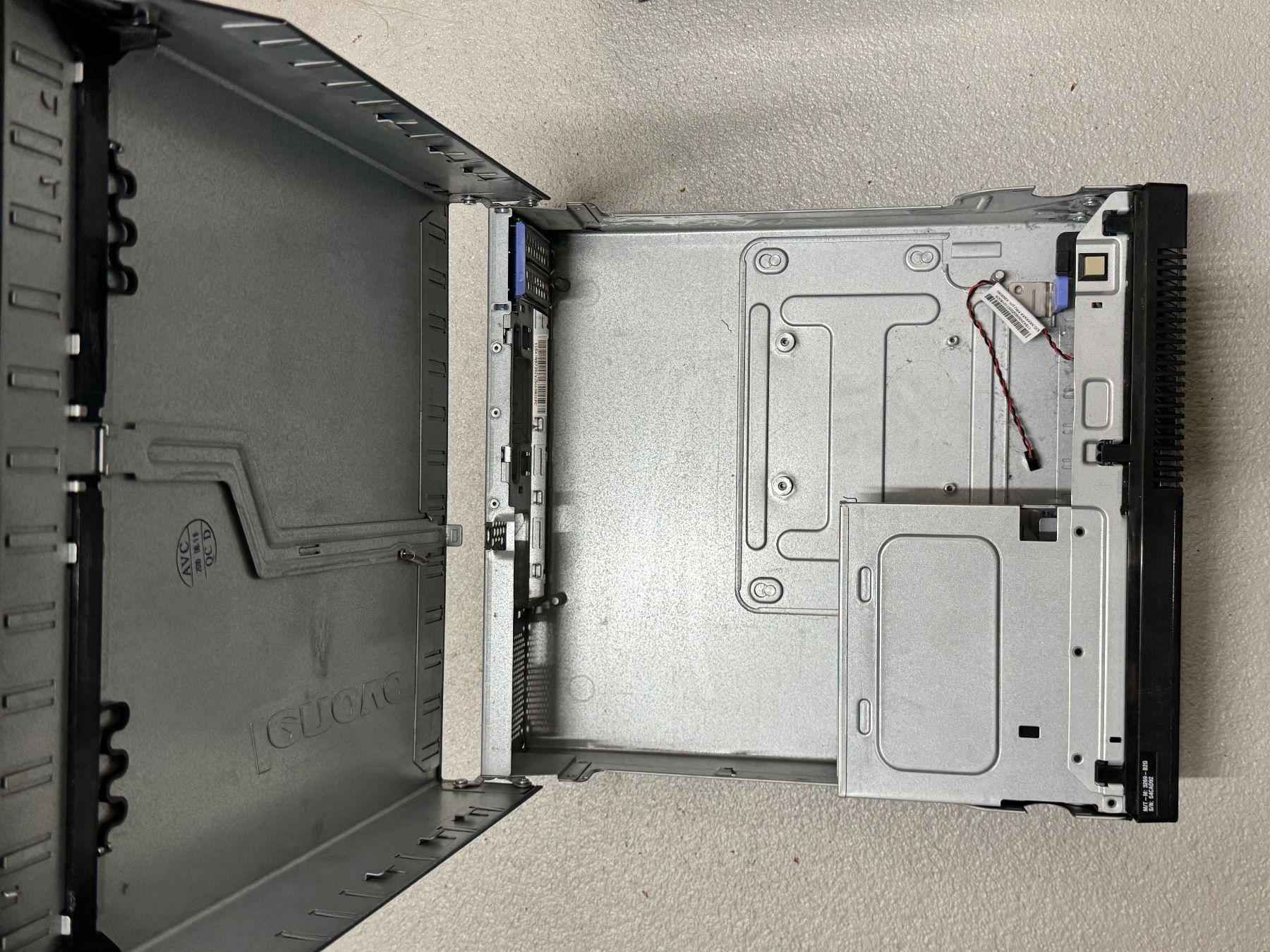 Lenovo Custodie: Lenovo ThinkCentre Gehäuse, leer, aufklappbar – Usato da Kriens venduto da ektahenbuhl 2