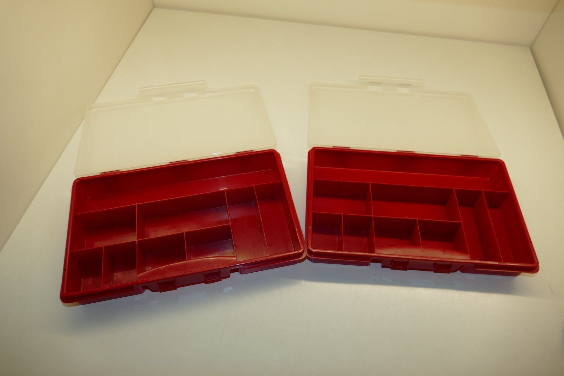 Modellini d'auto: 2xAufbewahrungsbox mit Fächern – Usato da Niederhasli venduto da Flash32 2