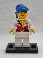 LEGO Pirates pi056 Pirate Female, White Legs, Blue Bandana