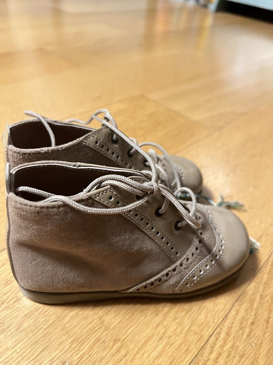 Scarpe per ragazzi: Schuhe Roly Poly lackiert Spain Gr. 25 Mädchen – Usato da Zollikerberg venduto da Huglina 1
