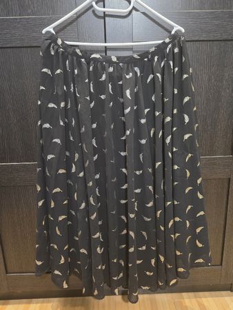 Yumi Maxirock Grösse XL, schwarz mit silbernen Federn