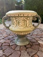 Grosser Keramik Blumentopf antik grün / Pokal Pflanzkübel