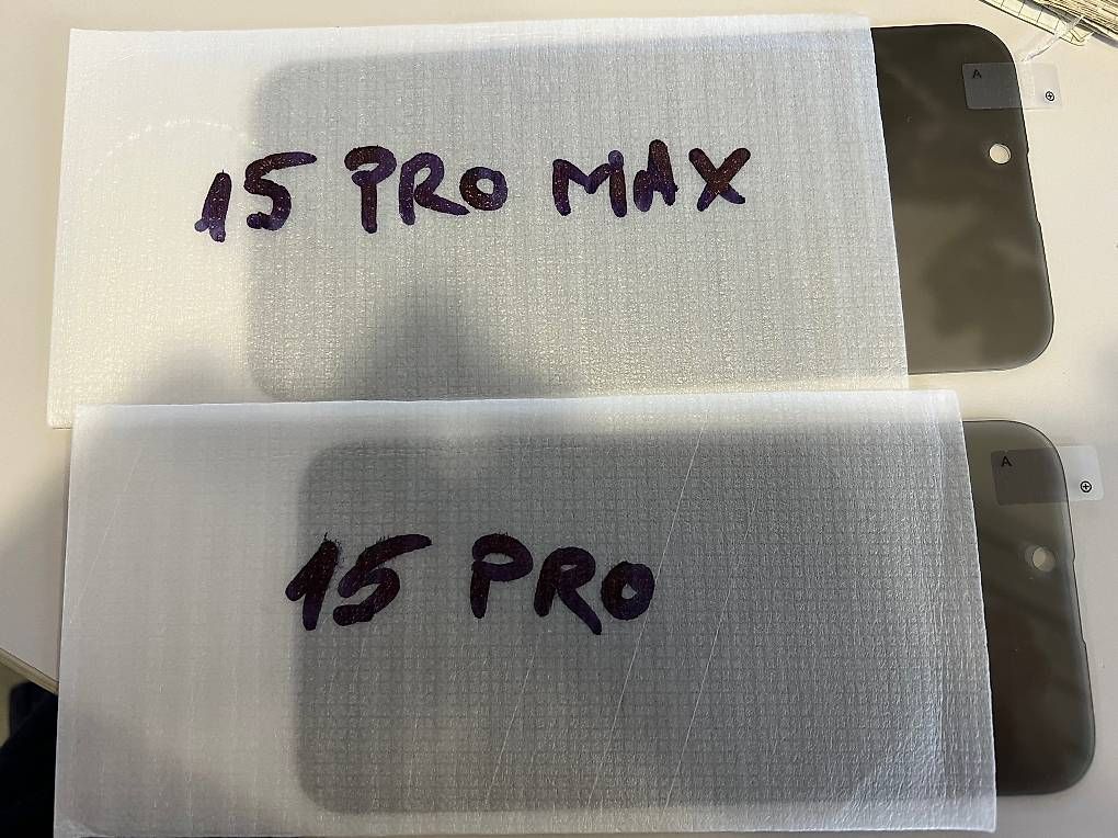 Ritocchi & pellicole di protezione: iPhone 15 Pro, Pro Max, Plus, Xr privacy glass – Usato da Luzern venduto da claiudiu