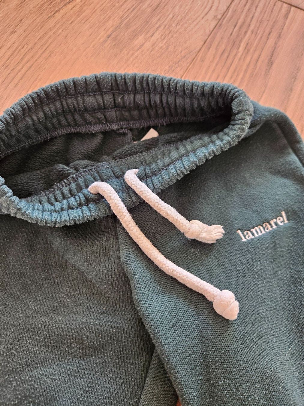 Lamarel Pantaloni: Grüne Jogging-Hose von lamarel – Usato da Cham venduto da gr80 1
