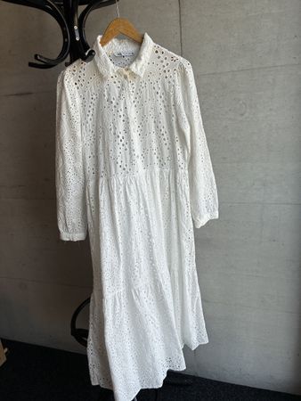 Kleid weiss bestickt Langarm Kragen  guter Zustand