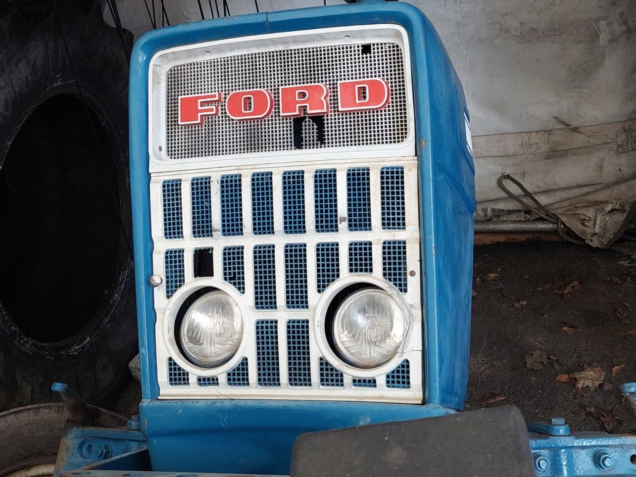 Ford Trattori: Traktor Ford 2000 ohne Motor - Ersatzteilträger – Difettoso da Thalheim AG venduto da Wernli5112