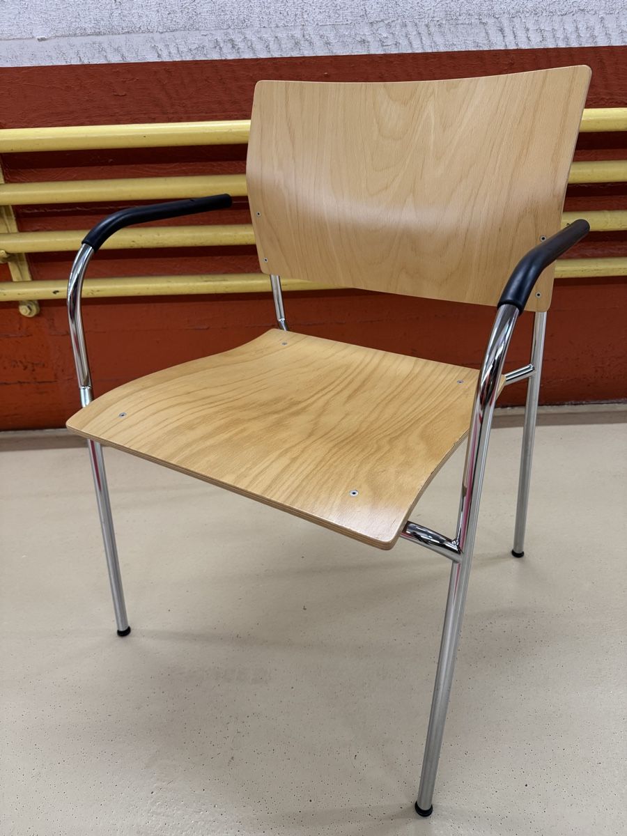 Thonet Sedie: Thonet Stuhl Holz/Metall mit Armlehne – Usato da wallisellen venduto da Simbadog 1