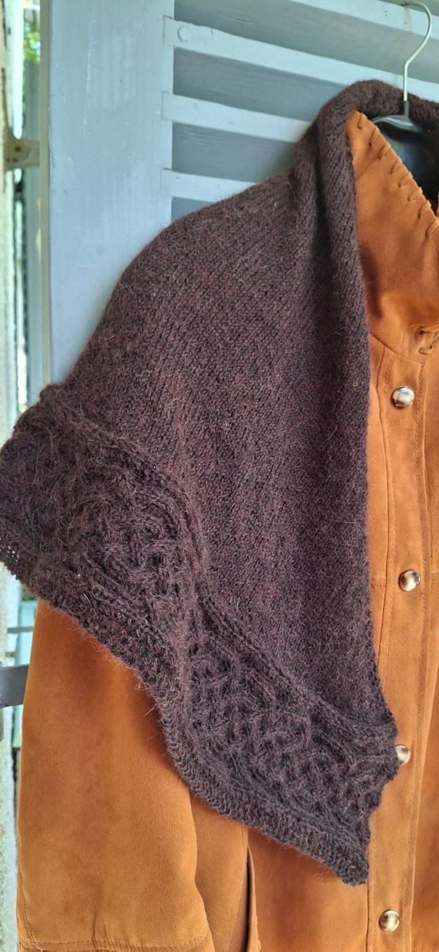 Foulard & Sciarpe: Schultertuch "Celtic Myths" mit Alpaca     NEU – Nuovo (secondo la descrizione) da Langenthal venduto da Handstrick 1