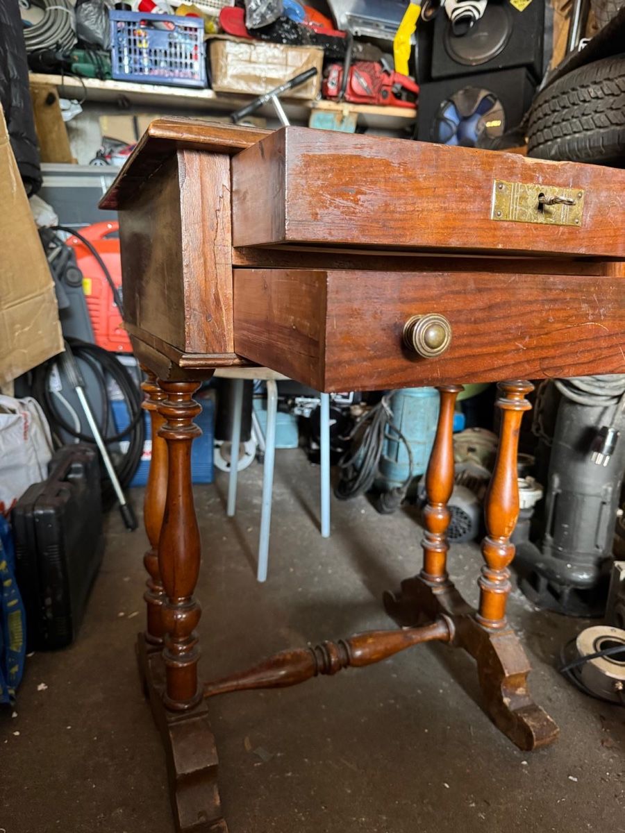 Bloomingville Cassettiere: Antiker Holz-Nachttisch mit Schubladen – Usato da Dietlikon venduto da privat964 1