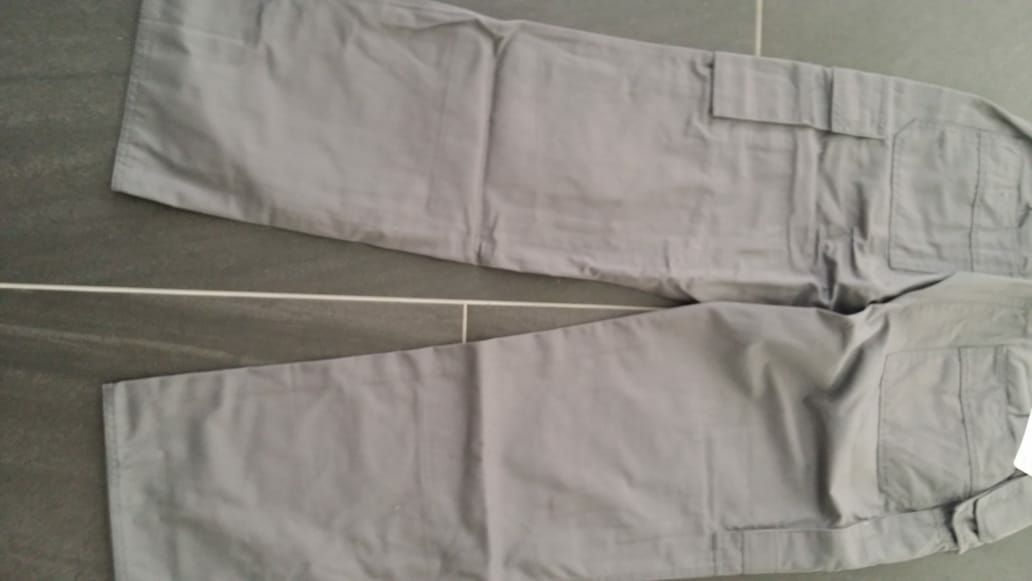 Pantaloni: Arbeitshose Gr 36 GRAU – Nuovo (secondo la descrizione) da Bischofszell venduto da badza72