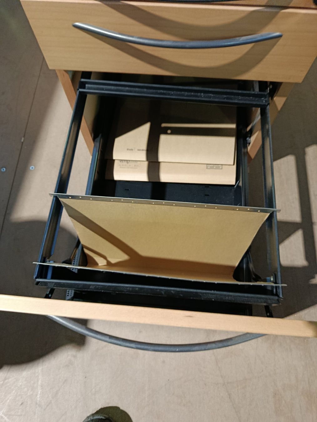 Korpus: Rollcontainer Holzoptik mit drei Schubladen gebraucht – Gebraucht aus Münchenstein von tsp01 3