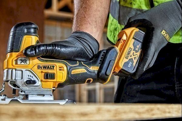 Dewalt Seghe: DeWALT Akku-Stichsäge 18V DCS335NT – Nuovo e nell'imballaggio originale da Bottighofen venduto da zaap 5