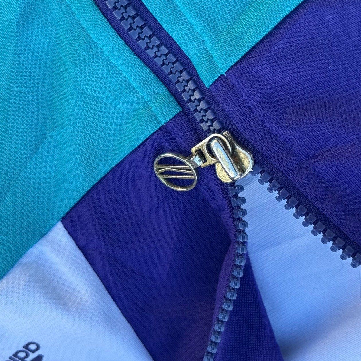 Adidas Giacche: Adidas retro 00s track jacket – Usato da St. Gallen venduto da sourced_limited 3