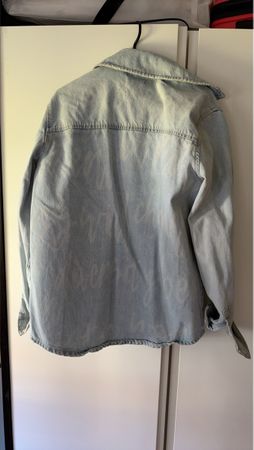 Jeansjacke hellblau mit Aufdruck akzeptabler Zustand