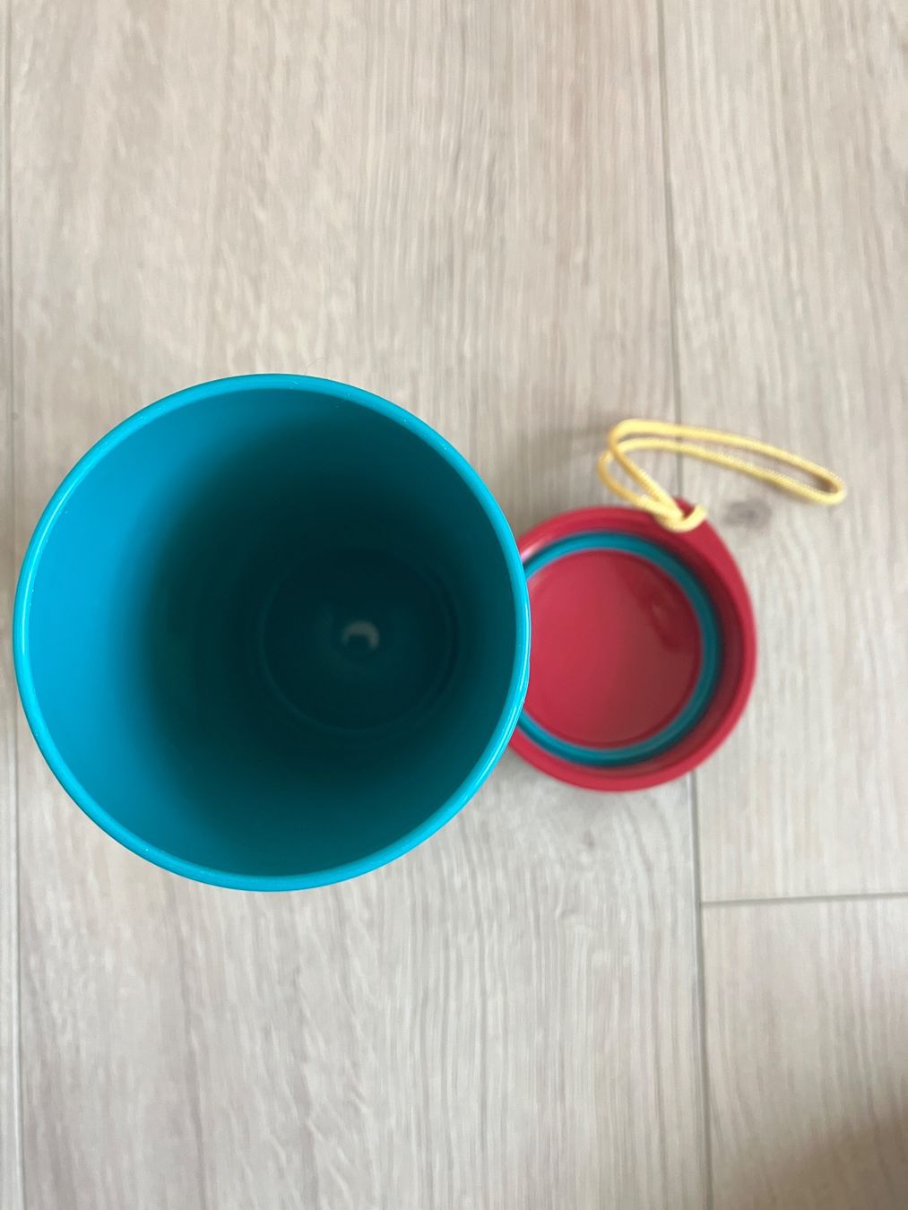 Tupperware Contenitori & Simili: Tupperware Schlumpftrinkbecher – Usato da Ehrendingen venduto da eli_dr72 1