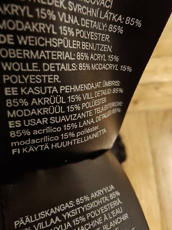 Copricapi, berretti & cappellini: Schwarze Mütze – Usato da Samedan venduto da t_p_8nvs 1