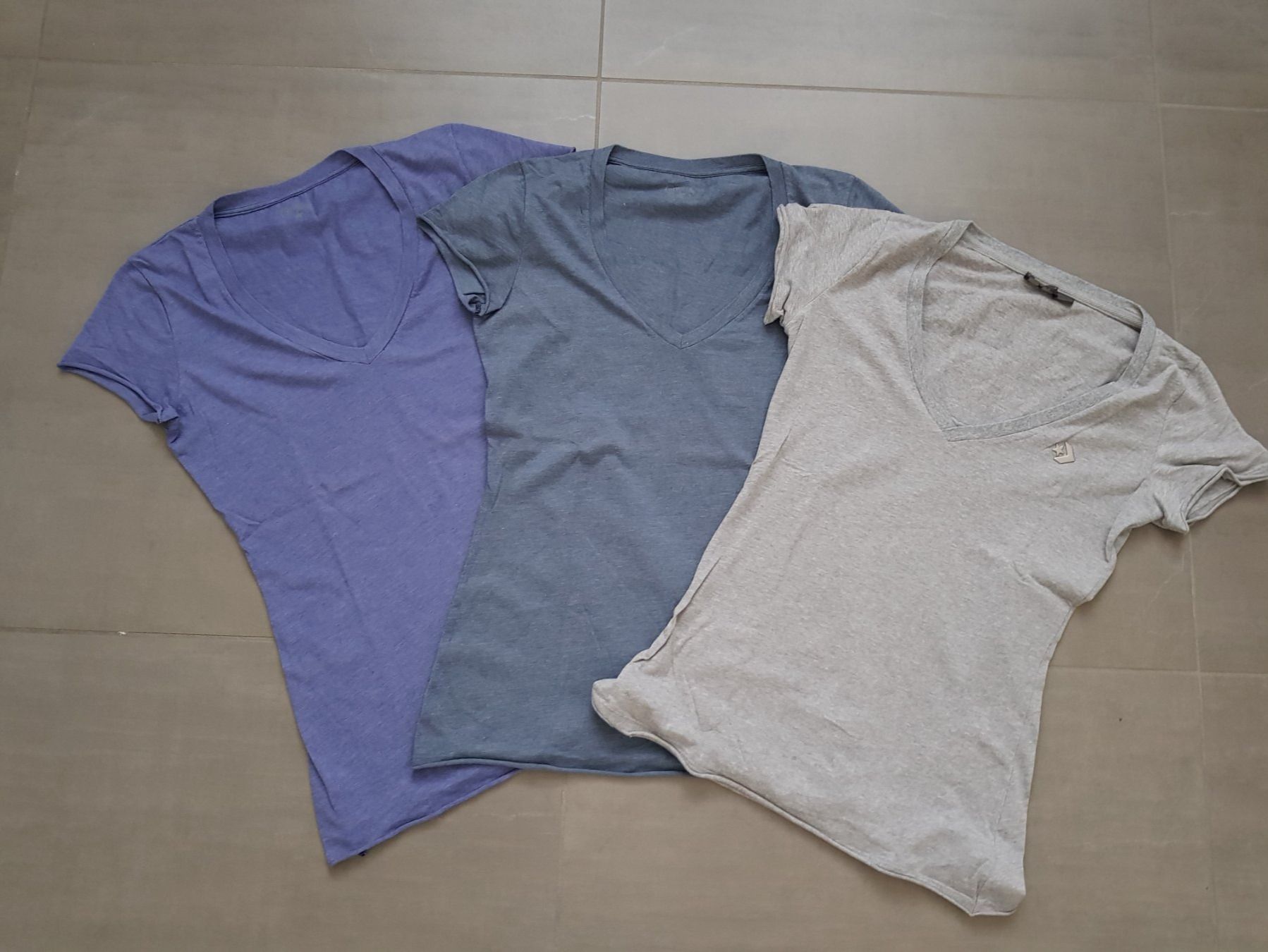 Converse T-shirt: 3 Converse T-Shirts mit Rückenprints Gr. S – Usato da Märstetten venduto da activemember 1