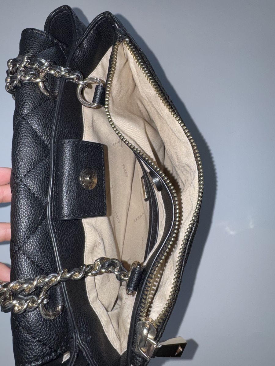 Guess Borse da donna: Guess Matelassé Handtasche – Usato da Vionnaz venduto da b_f_d_r_g 4