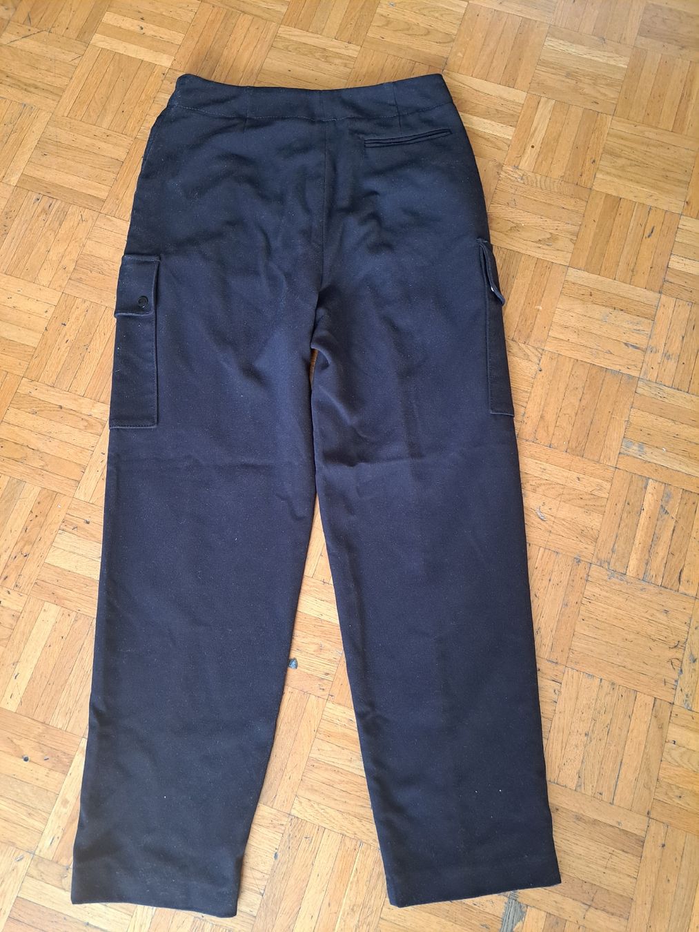 Sandro Pantaloni: Pantalon cargo Sandro noir taille 38. Parfait  – Usato da Chêne-Bourg venduto da mar_p5n7 1