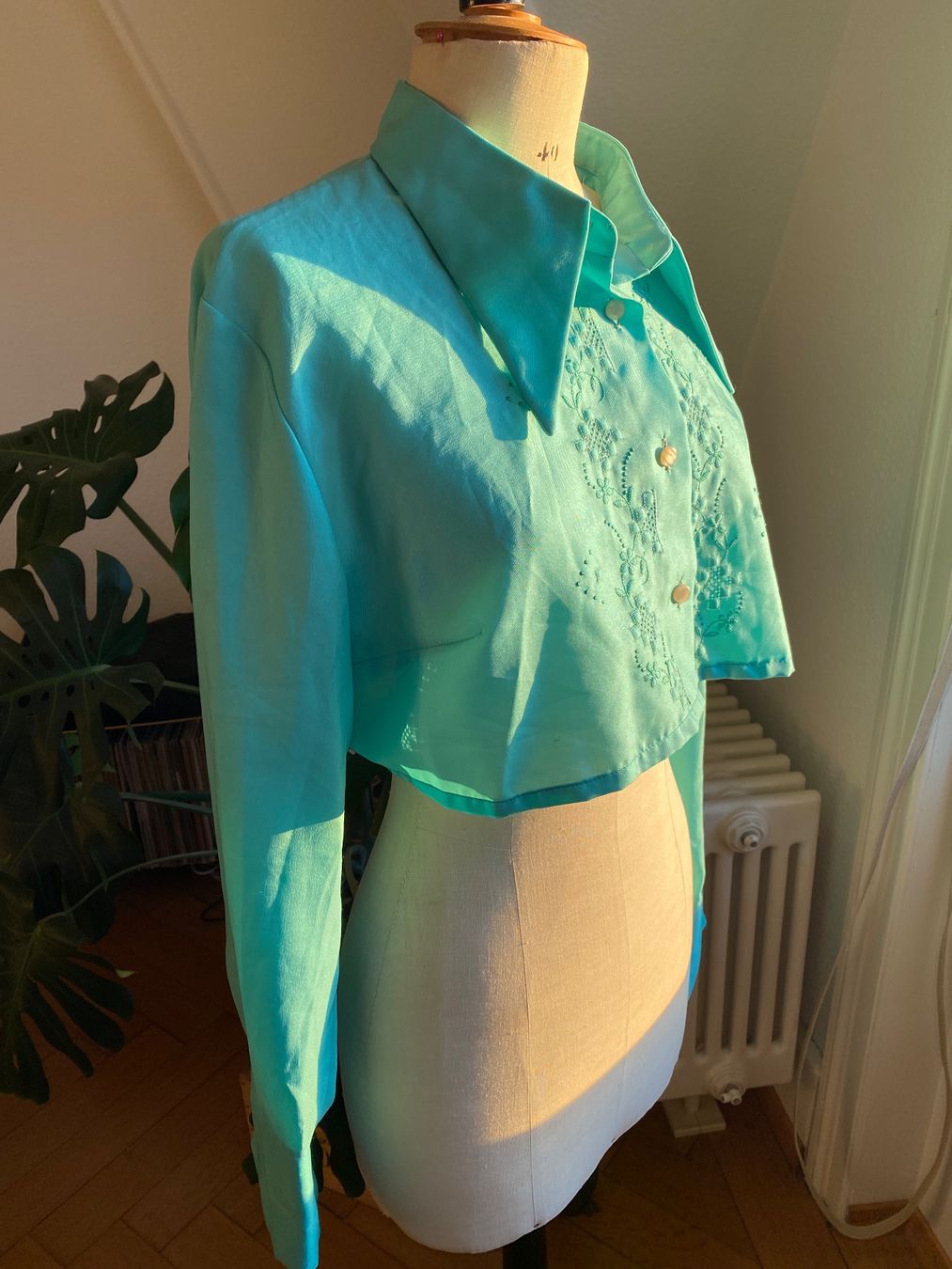 Camicette: Vintage Cropped Bluse mit Stickerei – Usato da Basel venduto da NormaJean01 2