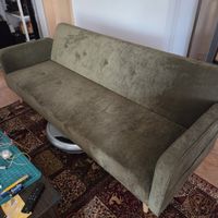 Schlafsofa Daru – Samtvelour Grün der Marke Morteens