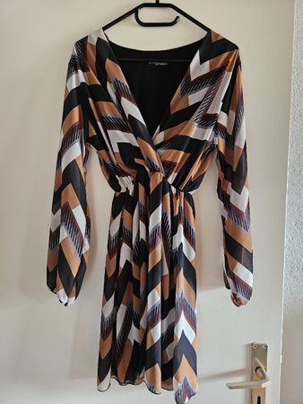 Robe courte à longue manche