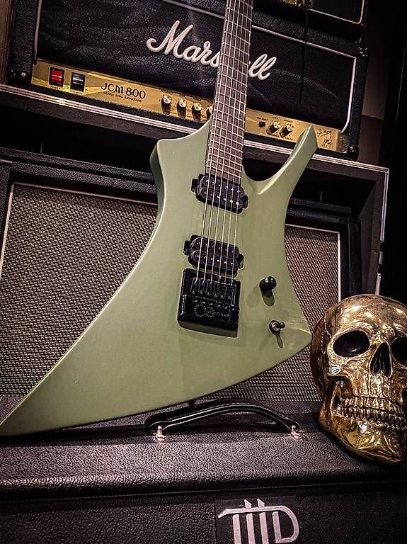 Musikinstrumente: CEM Guitars Trigger – Gebraucht aus Montreux von Alligator-AMPS