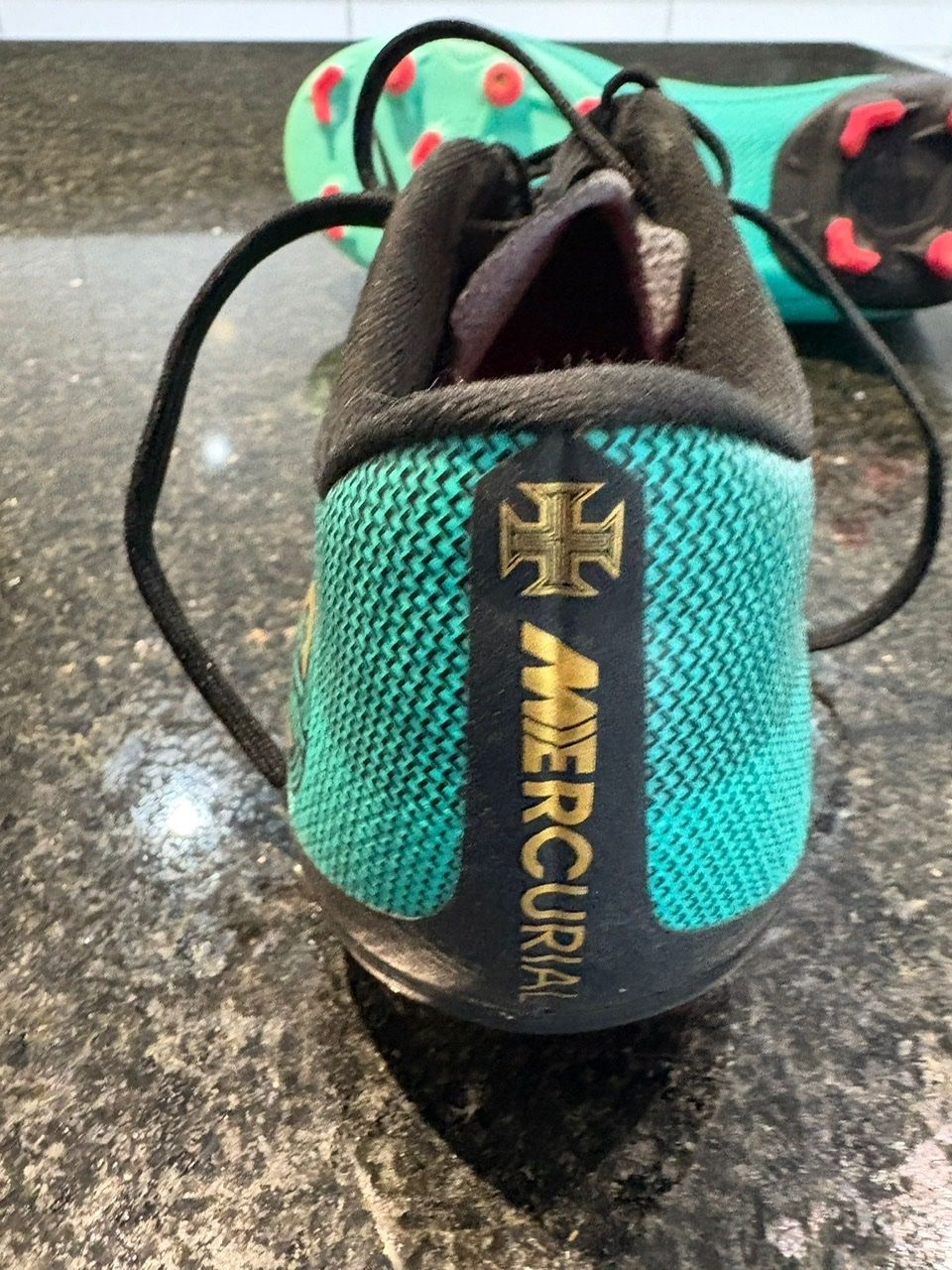 Schuhe für Jungen: Fussballschuhe – Gebraucht aus Jonschwil von Dr.MeganHunt 1