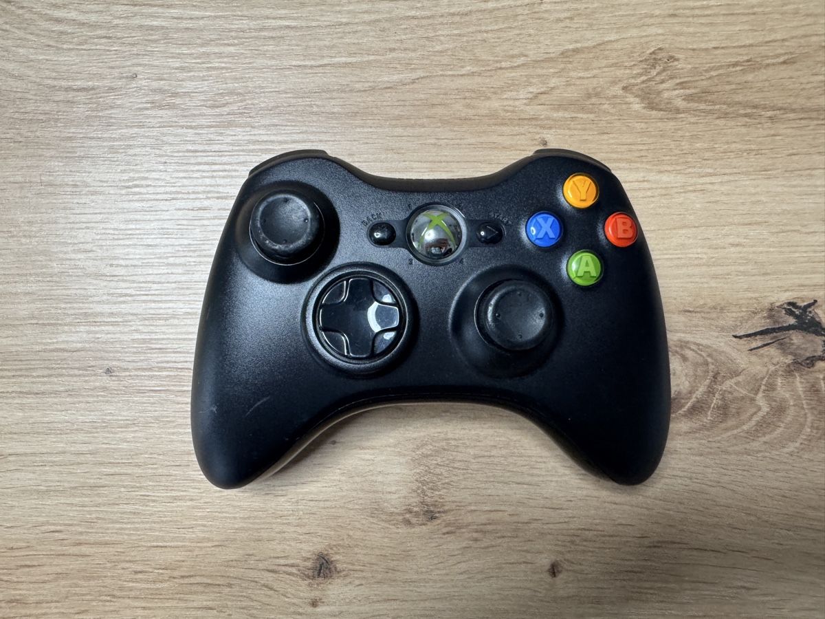 Controller: Xbox 360 Controller Schwarz mit Speedlink Akku – Usato da Biberist venduto da etesummer