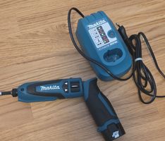 Avvitatore Makita completo di caricabatterie