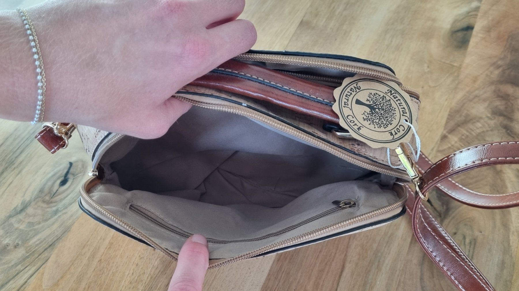 Taschen für Damen: Natural Cork Handtasche – Neu und originalverpackt aus Dättlikon von and_67qh 3